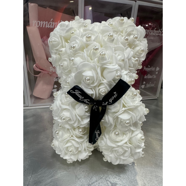 Αρκουδάκι από Τεχνητά Τριαντάφυλλα με πέρλες σε Συσκευασία Δώρου 25cm 82598 Λευκό