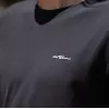 ΑΝΔΡΙΚΗ ΜΠΛΟΥΖΑ T-SHIRT ΛΑΙΜΟΣ SMALL CALLIGRAPHIC MOHICANS MCNS12 ΜΠΛΕ